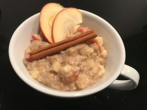 Ayurveda Frühstück mit Apfel und Zimt